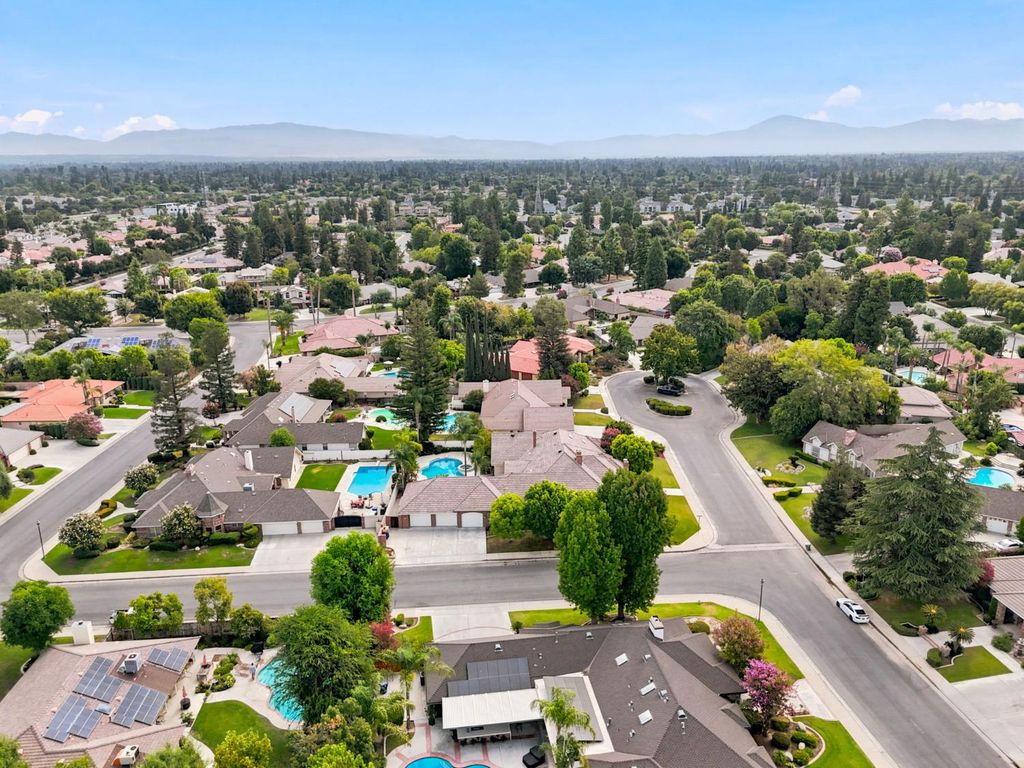 Image 67 of property listing at 9008 Serrant Court, Bakersfield, CA 93311