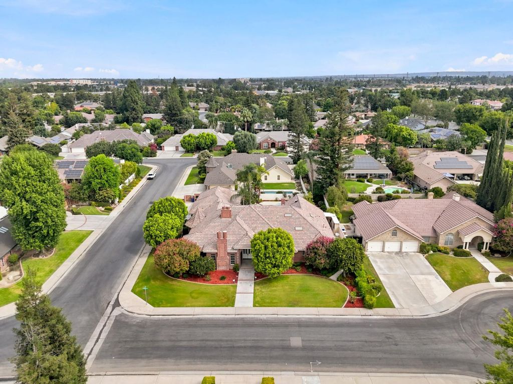 Image 68 of property listing at 9008 Serrant Court, Bakersfield, CA 93311