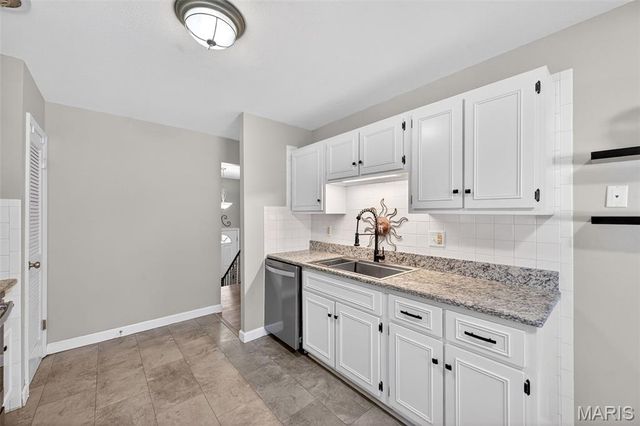 893 Napoli Drive, Ballwin, MO 63021