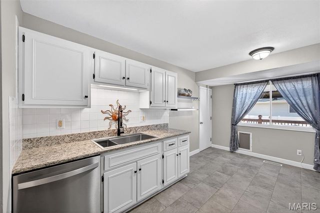 893 Napoli Drive, Ballwin, MO 63021