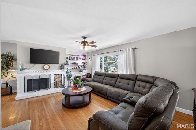 893 Napoli Drive, Ballwin, MO 63021