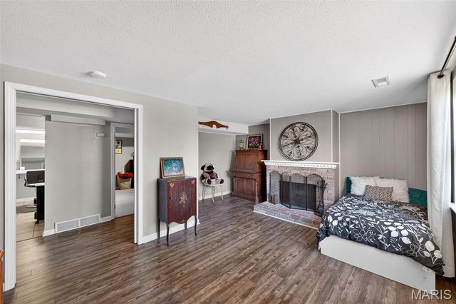 893 Napoli Drive, Ballwin, MO 63021