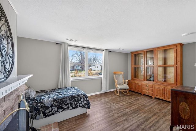 893 Napoli Drive, Ballwin, MO 63021