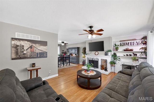 893 Napoli Drive, Ballwin, MO 63021