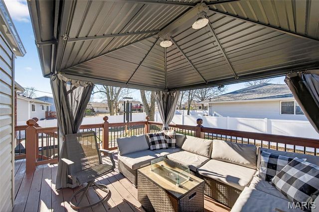 893 Napoli Drive, Ballwin, MO 63021