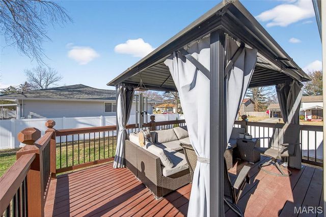 893 Napoli Drive, Ballwin, MO 63021