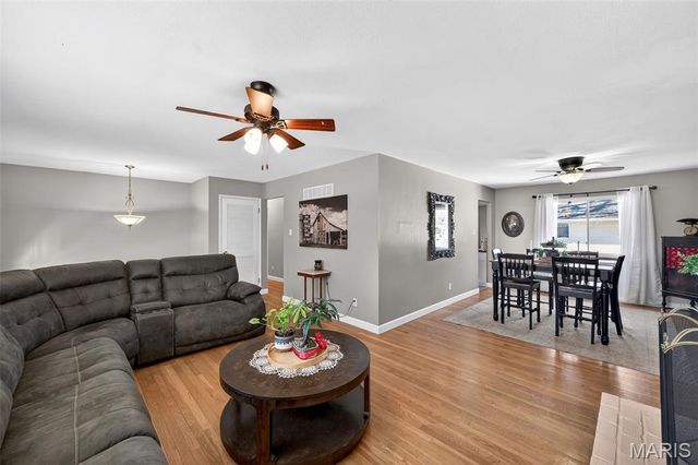 893 Napoli Drive, Ballwin, MO 63021