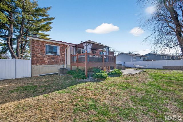 893 Napoli Drive, Ballwin, MO 63021