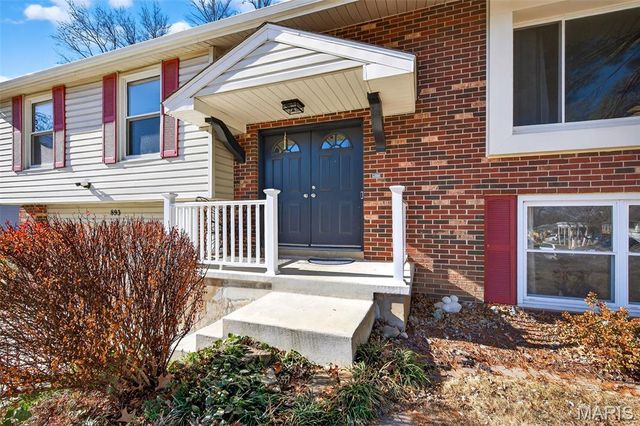 893 Napoli Drive, Ballwin, MO 63021