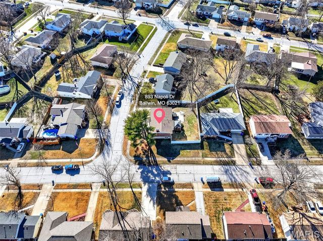 893 Napoli Drive, Ballwin, MO 63021