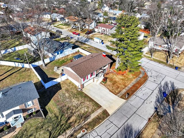 893 Napoli Drive, Ballwin, MO 63021