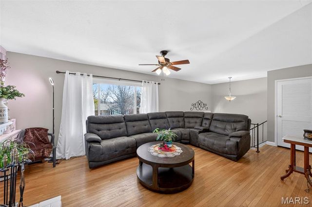 893 Napoli Drive, Ballwin, MO 63021