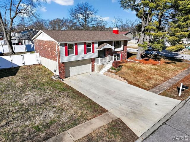 893 Napoli Drive, Ballwin, MO 63021