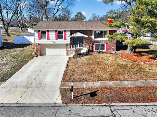 893 Napoli Drive, Ballwin, MO 63021