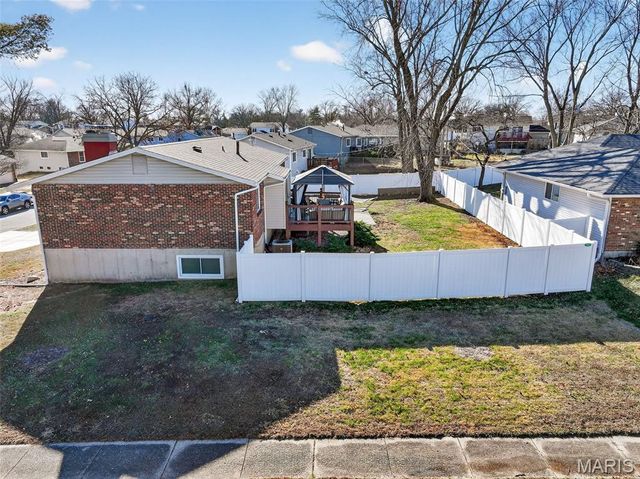 893 Napoli Drive, Ballwin, MO 63021