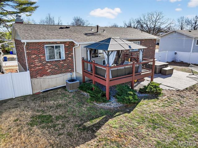 893 Napoli Drive, Ballwin, MO 63021