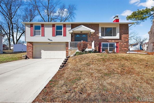 893 Napoli Drive, Ballwin, MO 63021