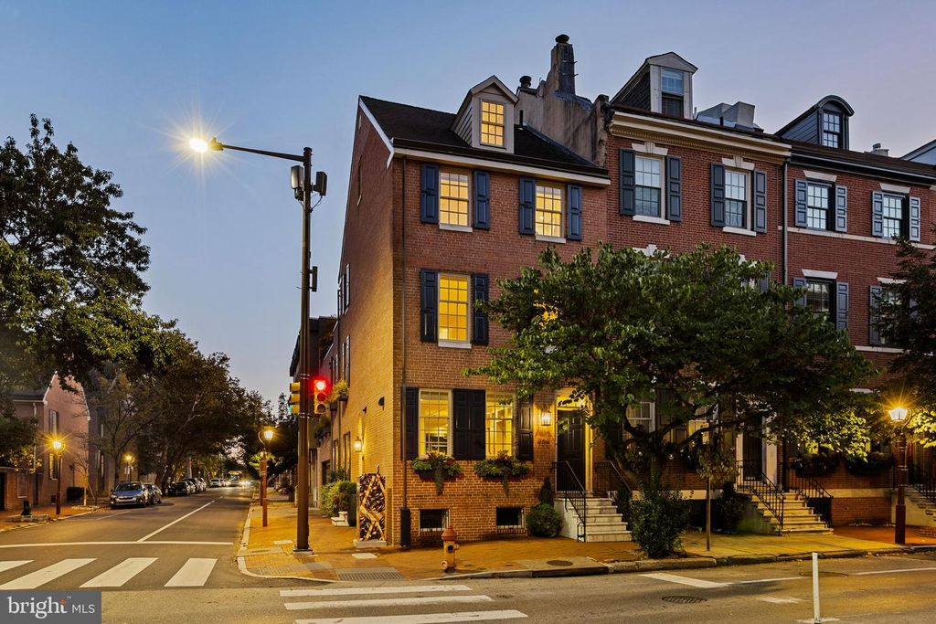 700 PINE ST, PHILADELPHIA, PA 19106 — exterior