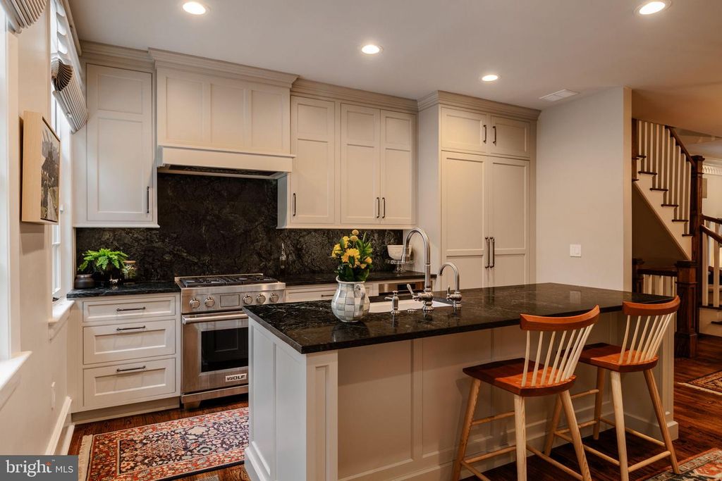 700 PINE ST, PHILADELPHIA, PA 19106 — photo 2