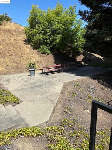 388 Mill Rd, Martinez, CA 94553