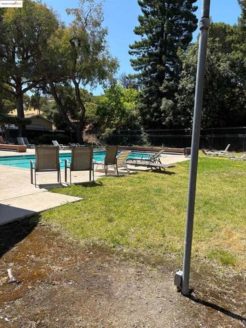 388 Mill Rd, Martinez, CA 94553