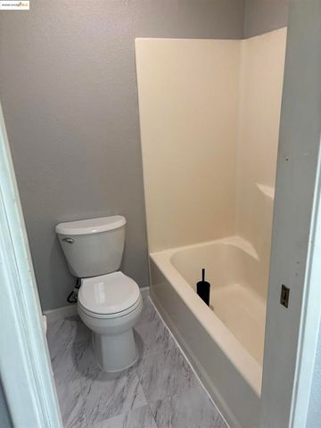 388 Mill Rd, Martinez, CA 94553