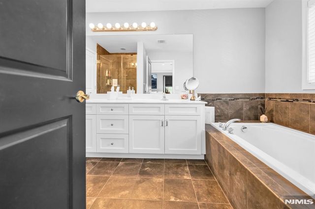 2308 Freeman Way, Allendale, NJ 07401