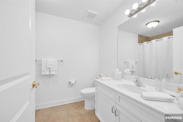 2308 Freeman Way, Allendale, NJ 07401