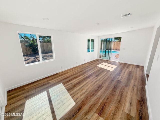 7332 E 42nd Street, Tucson, AZ 85730