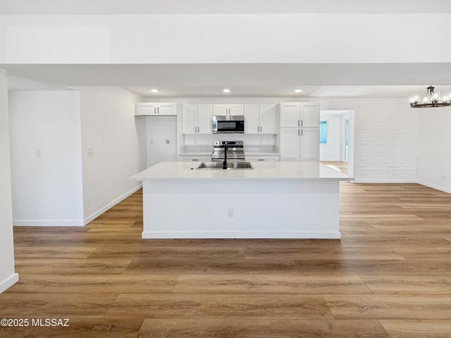 7332 E 42nd Street, Tucson, AZ 85730