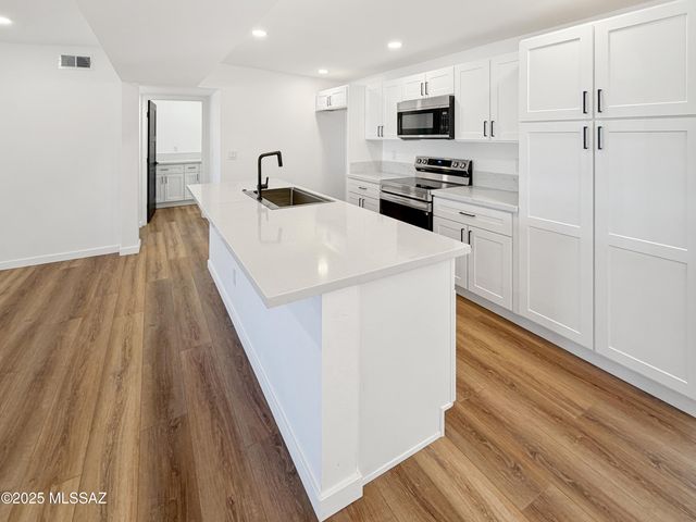 7332 E 42nd Street, Tucson, AZ 85730