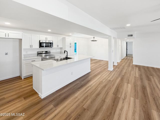 7332 E 42nd Street, Tucson, AZ 85730