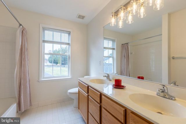 20 HUMMINGBIRD LN, Newark, DE 19711