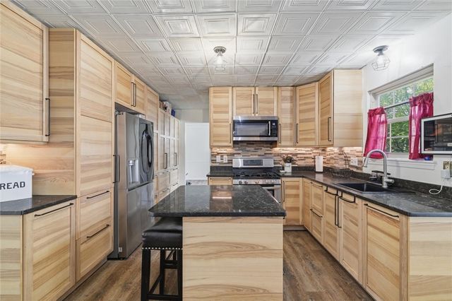 105 Bayberry Ln, Cranberry Twp, PA 16066