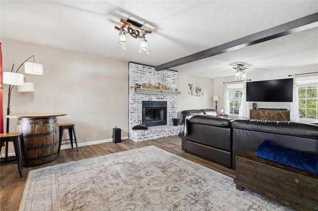 105 Bayberry Ln, Cranberry Twp, PA 16066