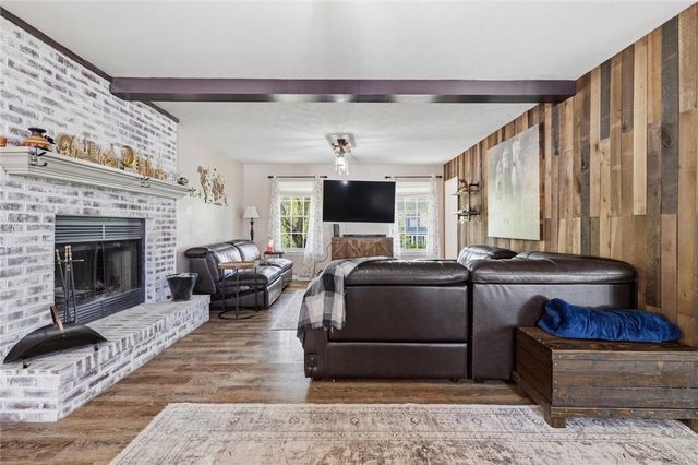105 Bayberry Ln, Cranberry Twp, PA 16066