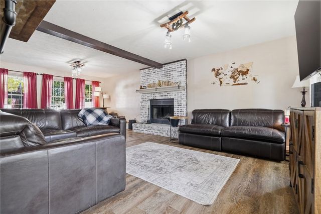 105 Bayberry Ln, Cranberry Twp, PA 16066