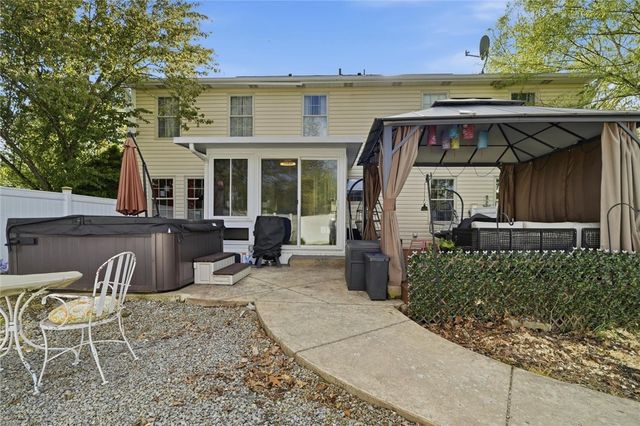 105 Bayberry Ln, Cranberry Twp, PA 16066