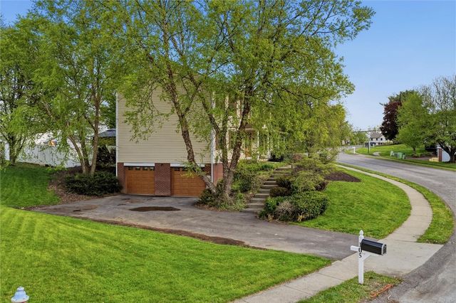 105 Bayberry Ln, Cranberry Twp, PA 16066