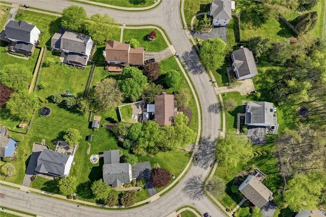 105 Bayberry Ln, Cranberry Twp, PA 16066