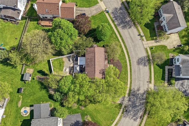 105 Bayberry Ln, Cranberry Twp, PA 16066