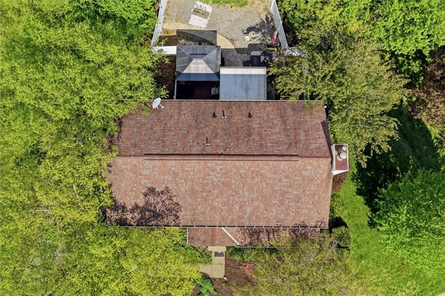 105 Bayberry Ln, Cranberry Twp, PA 16066