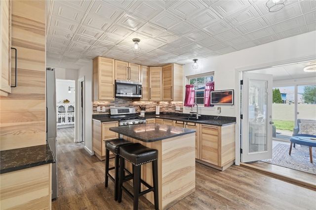 105 Bayberry Ln, Cranberry Twp, PA 16066