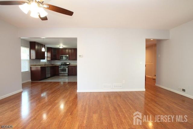 2 Wyndham Way, Piscataway, NJ 08854
