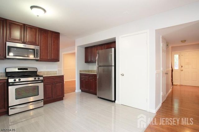 2 Wyndham Way, Piscataway, NJ 08854