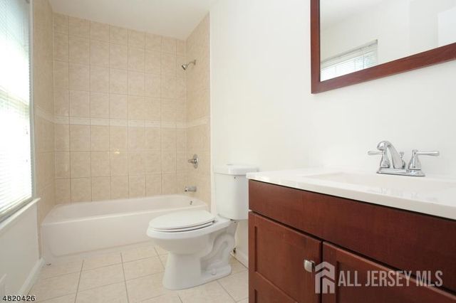 2 Wyndham Way, Piscataway, NJ 08854