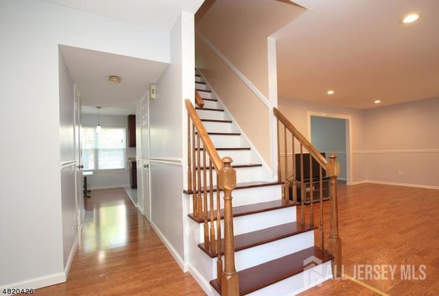 2 Wyndham Way, Piscataway, NJ 08854