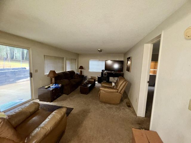 360 Hessar Street, Grants Pass, OR 97527