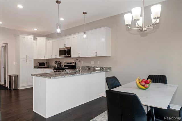 1200 Drakeshire Drive, Commerce Twp, MI 48390