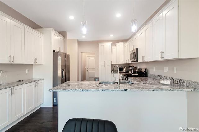 1200 Drakeshire Drive, Commerce Twp, MI 48390